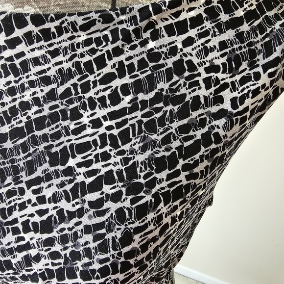 NWT Kenneth Cole side knot easy wear black & white print dress Sz. L - Picture 6 of 8
